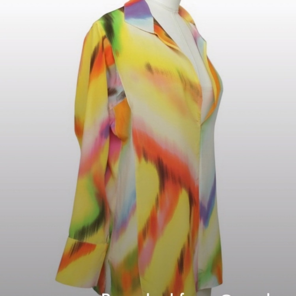 *Authentic* Fendi Blouse. Serial Number Attached. Please verify.👌 - Picture 2 of 10